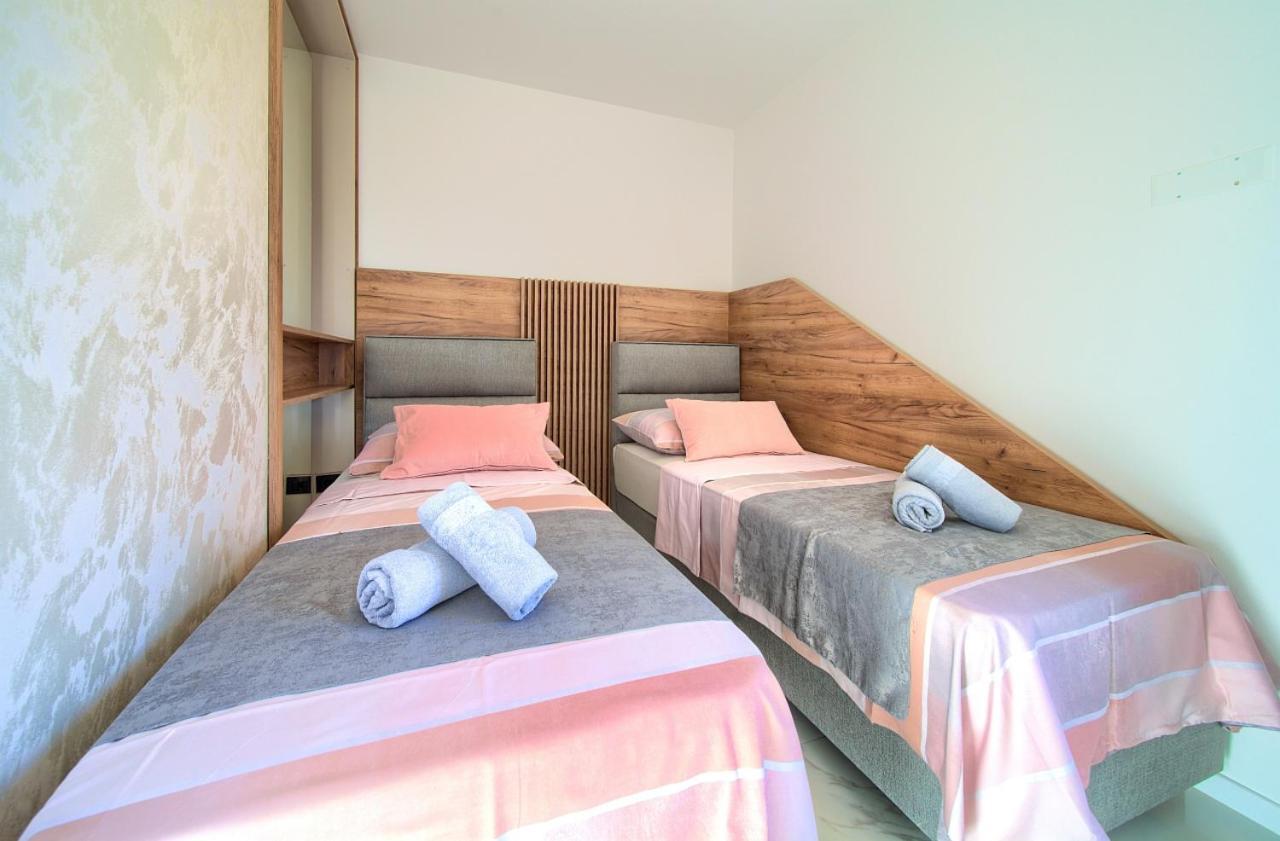 Appartement Penthouse Rosa à Malinska Extérieur photo